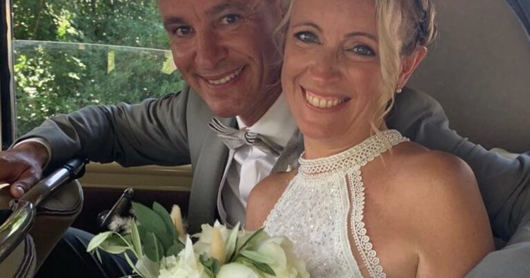 Mariage de Chloé et Cédric : une union célébrée dans un cadre traditionnel en France.