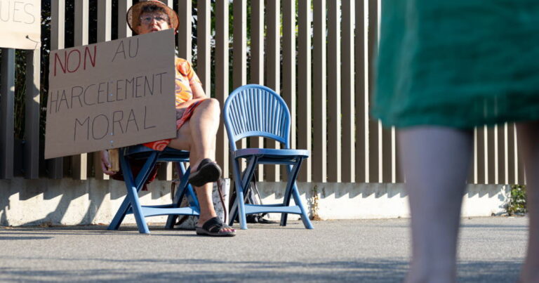 Manifestation des Atsem de l’école maternelle du Bauernhof à Eckbolsheim en raison de tensions internes.