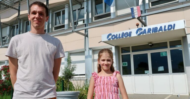 Agnès, candidate au brevet des collèges, se distingue par son âge précoce.