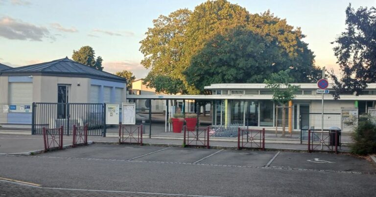 Sainte-Croix-en-Plaine inaugure le groupe scolaire « Louise-Weiss » pour renforcer l’éducation locale.