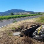 Voiture en feu sur le toit à Saint-Pierre, le conducteur introuvable après l&rsquo;accident.