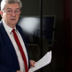 Mélenchon appelle au boycott de France Culture après un montage contesté, Radio France réagit.