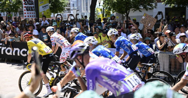 Chute collective au Tour de France, Godon blessé et Vauquelin en difficulté lors de la deuxième étape.