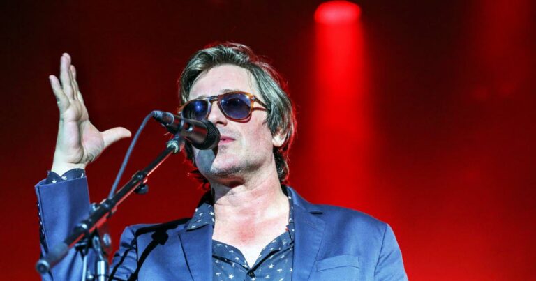 Thomas Dutronc évoque son expérience au festival Jazz à Vienne et ses défis futurs.