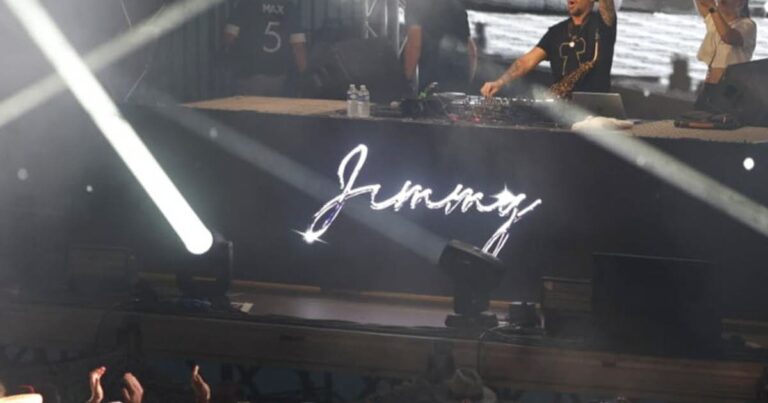 Jimmy Sax se produit au festival O Lac à Châteauneuf-sur-Isère, attirant un large public.