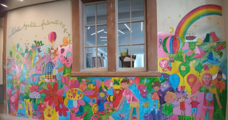 Inauguration de la fresque citoyenne à l’école élémentaire de Huttenheim.