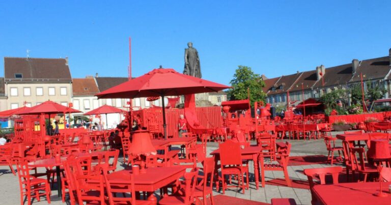 Festival de théâtre de Phalsbourg : choix artistiques liés à la conjoncture économique locale.