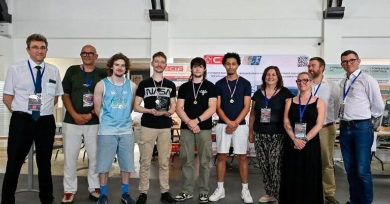 Des lycéens de Haguenau remportent un concours de voitures autonomes.