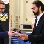 Ianis Vervaecke, compositeur autodidacte, remporte la bourse William-Wyler pour son œuvre.