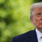 Les États-Unis frappent des cibles en Iran après des attaques de navires en mer d’Ormuz.