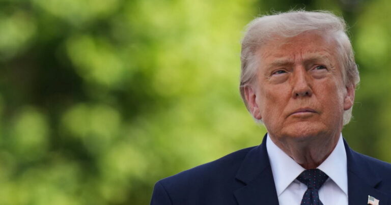Les États-Unis frappent des cibles en Iran après des attaques de navires en mer d’Ormuz.