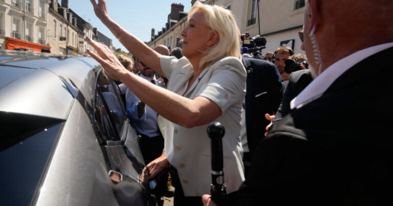 Présidentielle 2027 : Marine Le Pen candidate malgré sa condamnation, sondages révèlent division des Français.