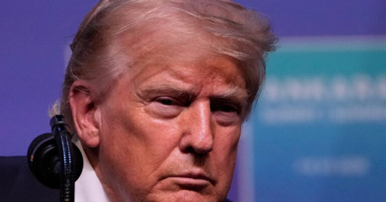Iran signale des frappes militaires, Trump évoque des mesures plus sévères.