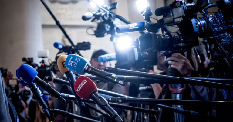 Présidentielle 2027 : les médias ne pourront plus équilibrer le temps de parole politique la nuit.