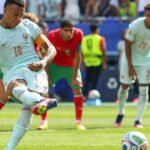 France-Maroc : Mbappé rate un penalty dans un match dominé par les Bleus.