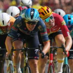 Tim Merlier remporte le sprint à Bordeaux lors de la 7e étape du Tour de France 2026 sous la chaleur.