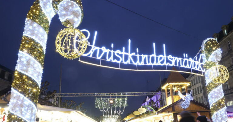 Strasbourg : l’arche « Christkindelsmärik » de la place Broglie sera remplacée cette année.