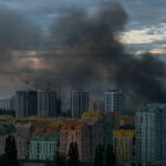 Frappes russes en Ukraine : six morts et douze blessés à Kiev.