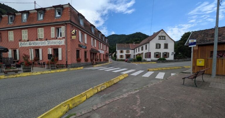 Mittlach : Aménagement test au carrefour devant l’hôtel Valneige pour améliorer la circulation