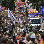 La Marche des fiertés à Lyon attire plusieurs milliers de participants avec chars et musique.