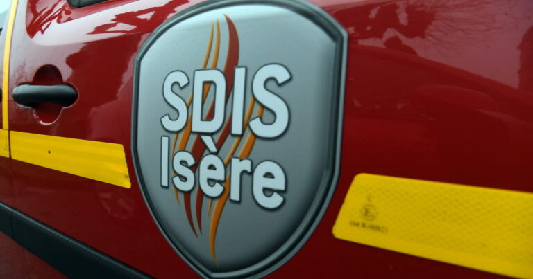 Isère : un homme décède après avoir chuté d’un pont sur l’A41, percuté par des voitures.