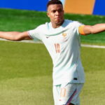 Coupe du Monde 2026 : Eto&rsquo;o loue Mbappé, Tchouaméni réintégré, révélations sur les transferts.