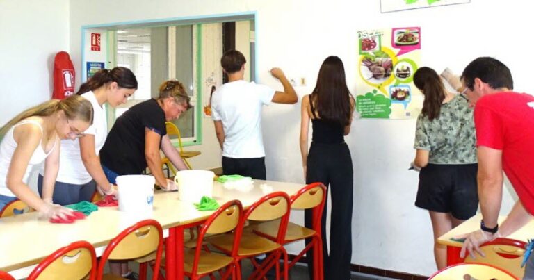Lentilly : La 8e classe de La Clé verte rénovée par des jeunes en chantier éducatif.