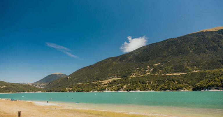 Noyade dans le lac de Monteynard : le corps d’un homme de 60 ans retrouvé par les secours.