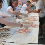 Fête des Schnackers à Rosheim : les spécialités à l&rsquo;escargot attirent de nombreux visiteurs.