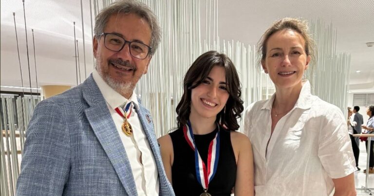 Fanny Vega, jeune Illzachoise, se distingue sur la scène nationale de la coiffure.
