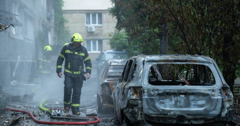 Explosions entendues à Kiev après une alerte aux missiles en Ukraine.