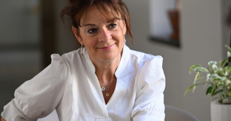 Sandrine Gauthier-Pacoud, de Jura, reçoit la Légion d’honneur pour ses contributions.