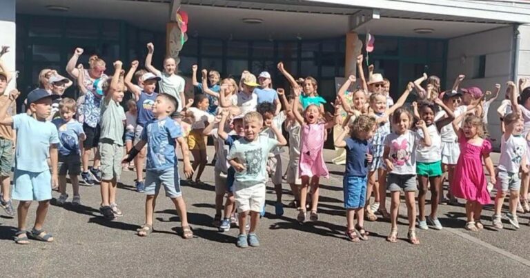 Geiswasser organise un spectacle et des jeux de kermesse pour les enfants.