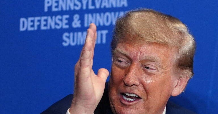 Agent de Donald Trump suspendu pour des paris sur ses discours aux États-Unis.