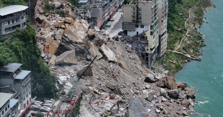 Chongqing : un glissement de terrain fait 8 morts, 34 personnes portées disparues
