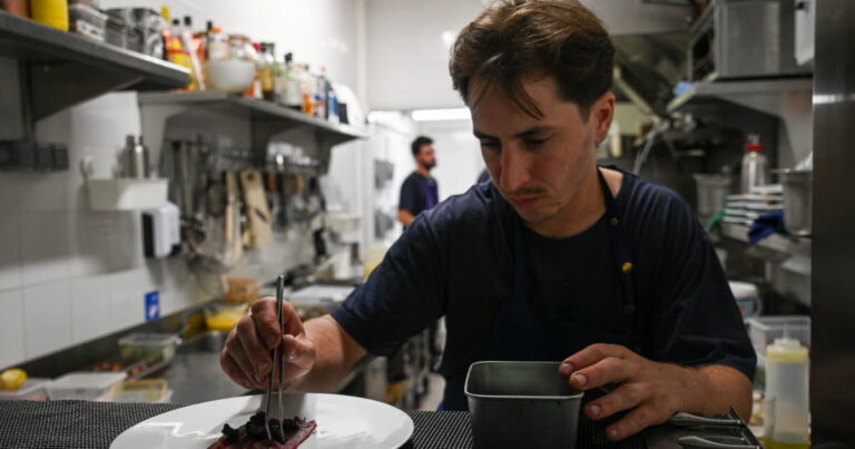 Le restaurant Planque du musée d’Art moderne à Loire allie design et gastronomie.