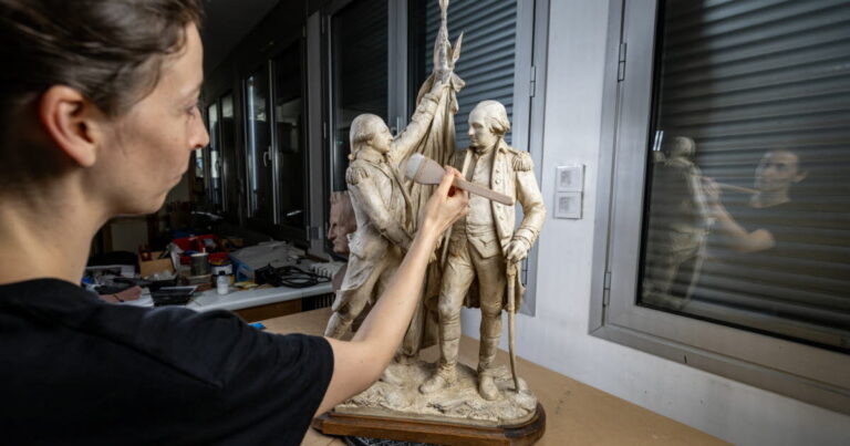 Un plâtre de Bartholdi de Vesoul prépare son transfert aux États-Unis pour exposition.