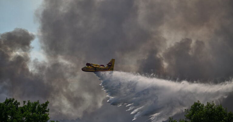 Incendies en Haute-Corse : progression dans des zones difficilement accessibles.