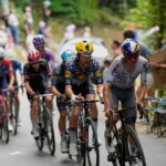 Tour de France 2026 : Schmid attaque, Pidcock réduit l’écart avec le Maillot Jaune en 15e étape.