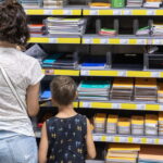 Fournitures scolaires : comparer les prix des marques distributeurs en France.