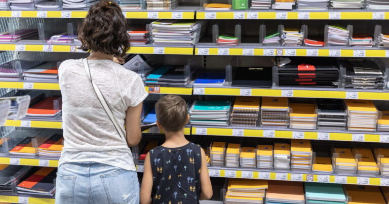 Fournitures scolaires : comparer les prix des marques distributeurs en France.