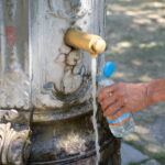 Macédoine du Nord : intoxication à l’eau touche près de 3 000 habitants, trois arrestations effectuées.