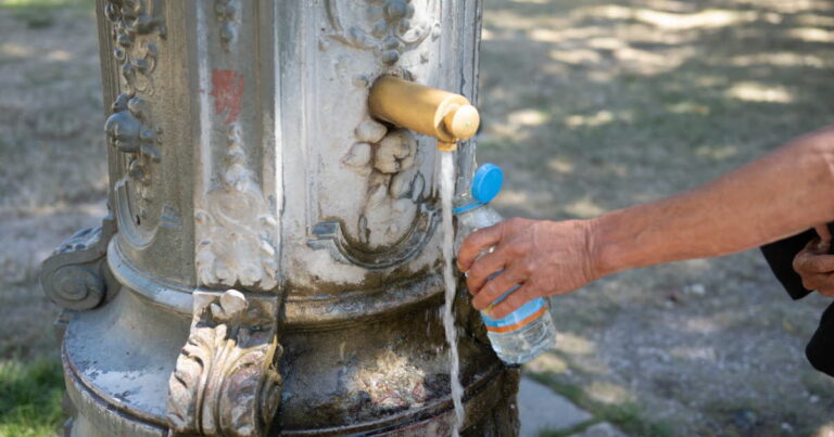 Macédoine du Nord : intoxication à l’eau touche près de 3 000 habitants, trois arrestations effectuées.
