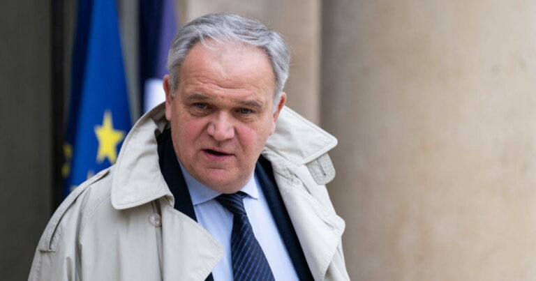 Le Parlement approuve la nomination de François-Noël Buffet au poste de Défenseur des droits.