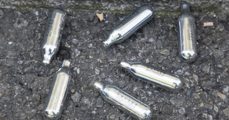 Loi Ripost adoptée : restrictions sur protoxyde d’azote et rodéos urbains en France.