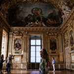 La galerie Apollon du Louvre rouvre sans ses joyaux après le casse de neuf mois.