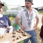 Hirschland : visite à la ferme du Steiberg met en avant les escargots et les bovins.