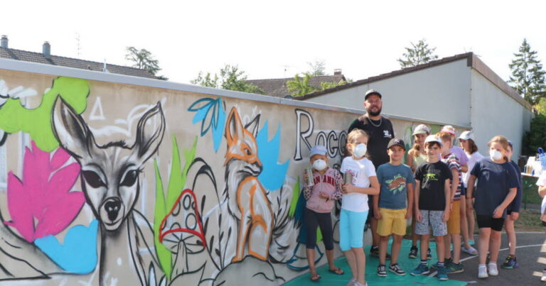 Une nouvelle fresque à l’aire de jeux de Roggenhouse améliore l’espace public pour les enfants.