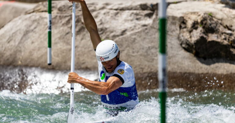 Nicolas Gestin, 6e en canoë, perd son titre de champion du monde de la discipline.