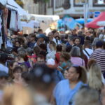 Foule importante à la Grande braderie de Strasbourg pour des bonnes affaires.